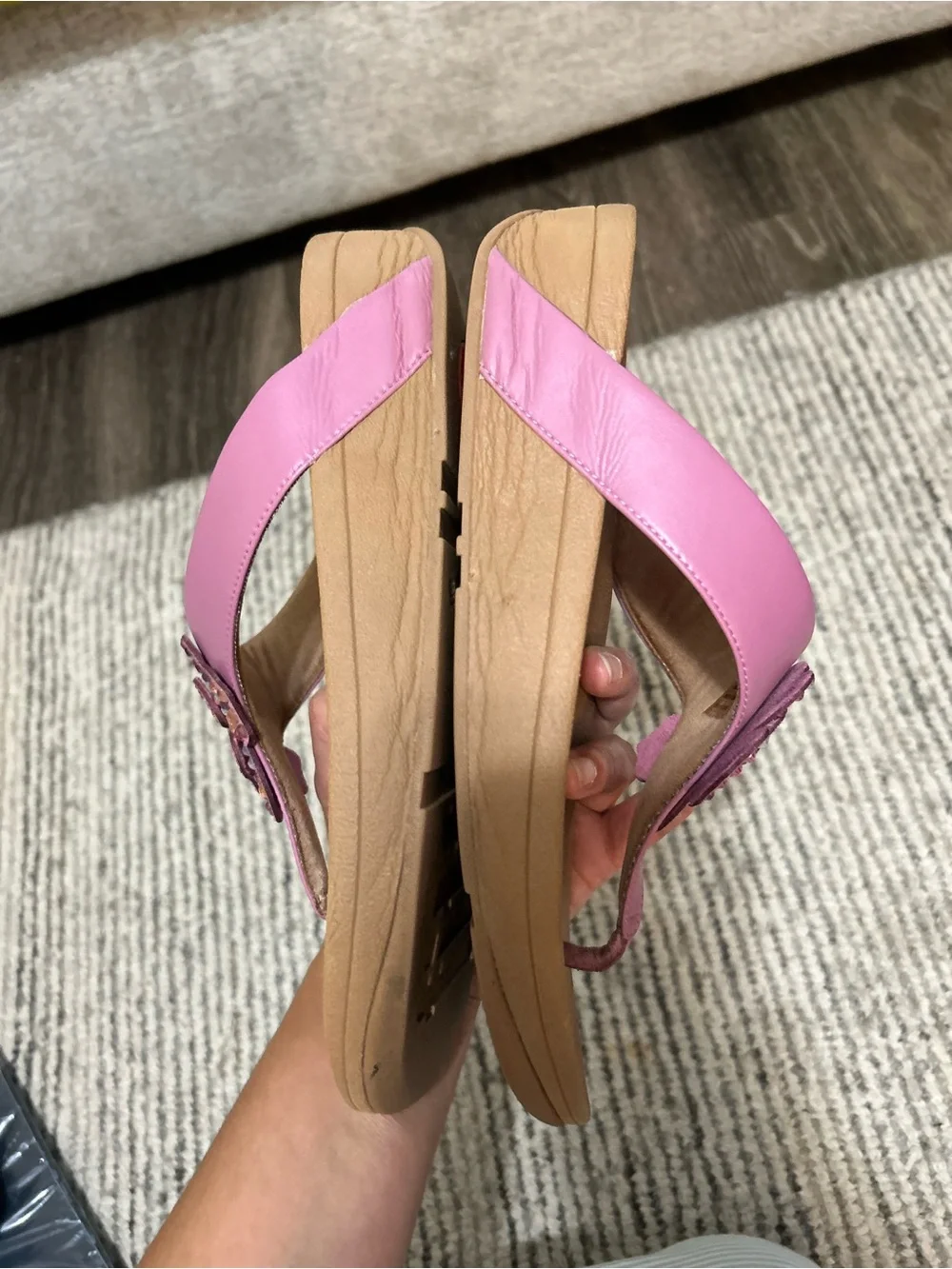 FitFlop Pink Leather Flower Embellished Sandal Size 8 Thong Women’s